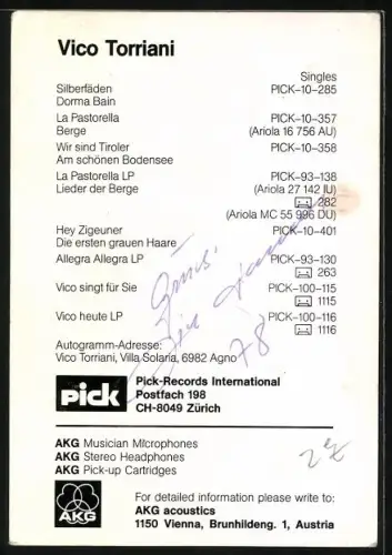 AK Musiker Vico Torriani mit seinem goldenen AKG-Mikrofon