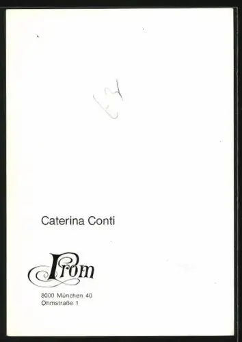 AK Musikerin Caterina Conti lächelt in die Kamera