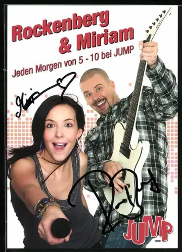 AK Musiker Rockenberg und Miriam mit Mikrofon und Gitarre