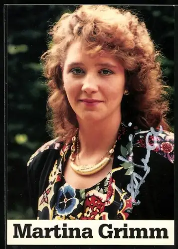 AK Musikerin Martina Grimm mit imposanter goldener Halskette