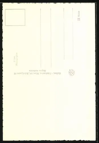 AK Musikerin Conny Froeboss lächelt verschmitzt in die Kamera