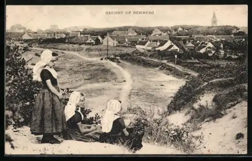 AK Domburg, Gezicht op Domburg, Meisjes