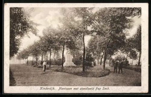 AK Kinderdijk, Plantsoen met standbeeld Fop Smit