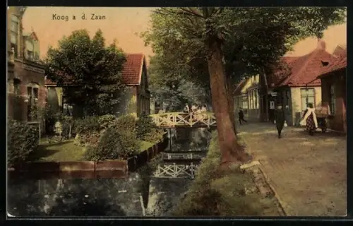 AK Koog a/d Zaan, Ortspartie mit Brücke
