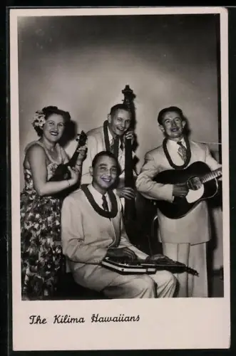 AK Musiker der Band The Kilima Hawaiians mit Instrumenten