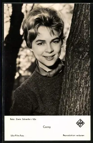 AK Musikerin Conny Froboess lachend