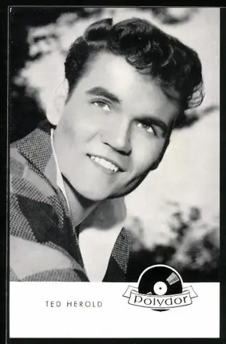 AK Musiker Ted Herold mit lächelndem Gesicht