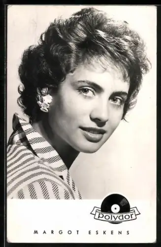 AK Musikerin Margot Eskens schaut seitlich