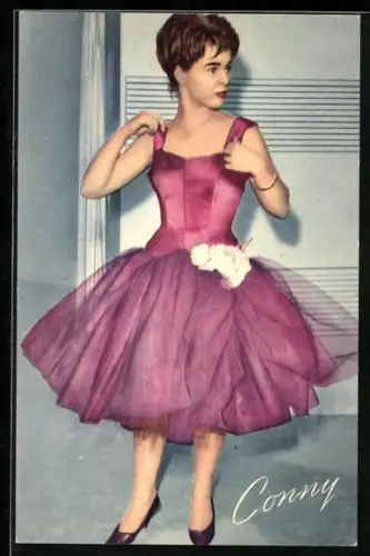 AK Musikerin Conny im Rosa-Kleid