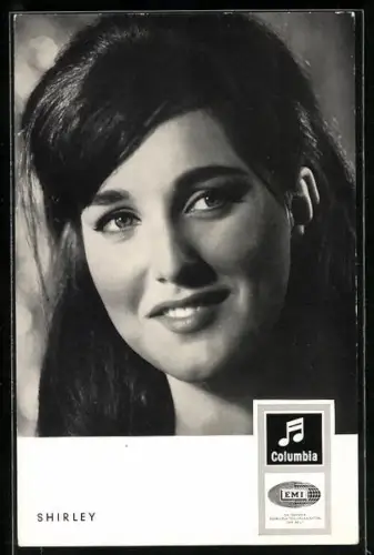 AK Musikerin Shirley mit langen Haaren