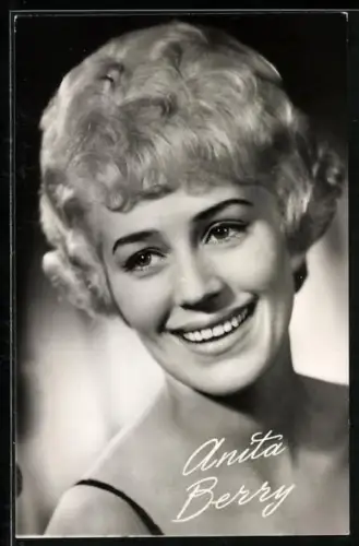 AK Musikerin Anita Berry mit lächelndem Gesicht