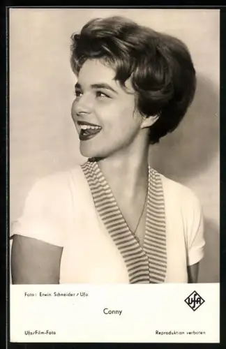 AK Musikerin Conny mit lachendem Gesicht