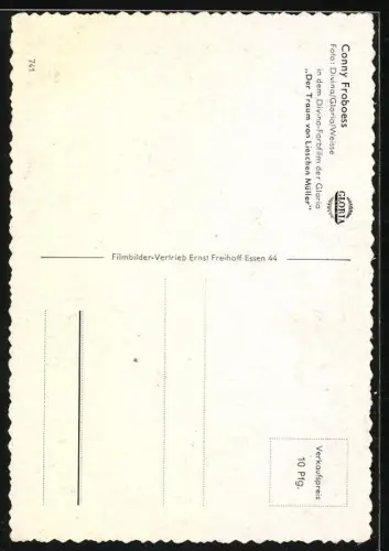 AK Musikerin Conny Froboess lächelnd in Kamera blickend