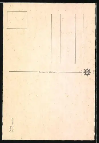 AK Musikerin Conny Froboes lächelnd vor Blumen hockend