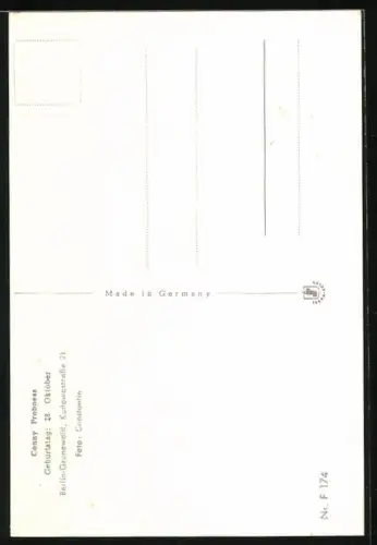 AK Musikerin Conny Froboess lächelnd zur Seite schauend