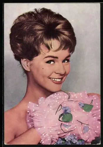 AK Musikerin Conny Froboes lächelnd im Porträt