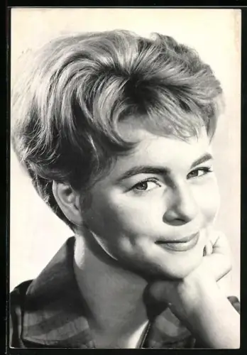 AK Musikerin Conny Froboess mit modischer Kurzhaarfrisur