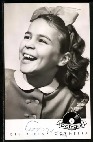 AK Musikerin Die Kleine Cornelia lächelnd im Porträt