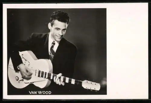 AK Musiker Van Wood mit Gitarre