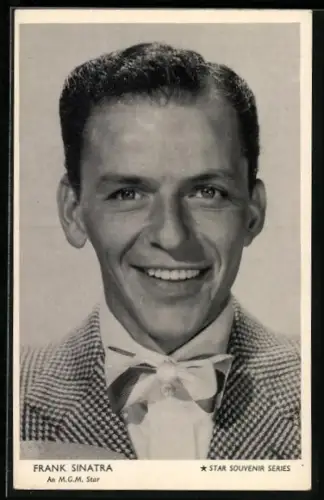 AK Musiker Frank Sinatra lächelnd im Porträt