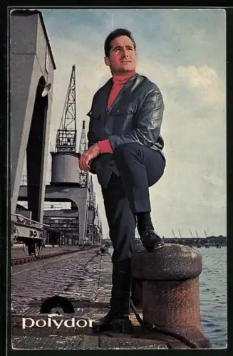 AK Musiker Freddy Quinn in einer Lederjacke am Hafen