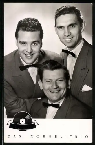 AK Musiker des Cornel Trios in Anzügen