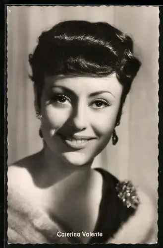 AK Musikerin Caterina Valente in dem Film Casino de Paris