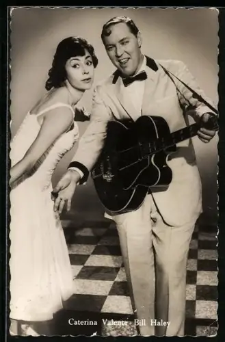 AK Musiker Caterina Valente und Bill Haley mit Gitarre