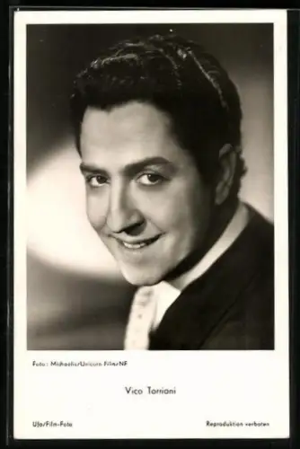 AK Schauspieler Vico Torriani in die Kamera lächelnd