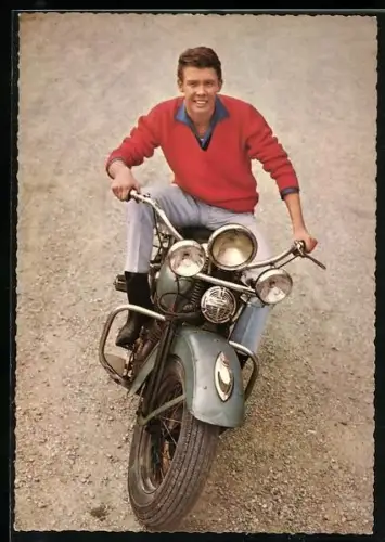 AK Musiker Peter Kraus auf seinem Motorrad