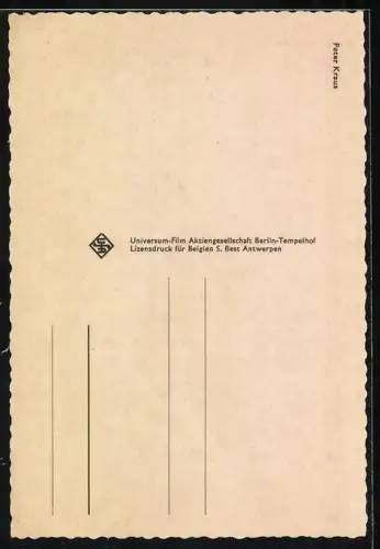 AK Musiker Peter Kraus lächelnd auf Gitarre spielend