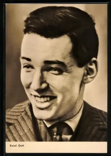 AK Sänger Karel Gott mit jungenhaftem Charme