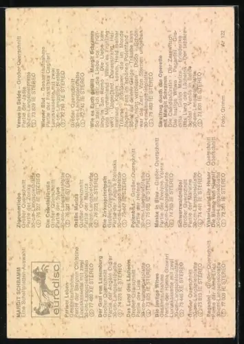 AK Musikerin Margit Schramm mit Blumen in den Händen