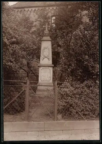 Fotografie Otto Blaubach, Naumburg a. S., Ansicht Kleineichstädt, Gefallenendenkmal
