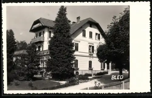 Fotografie Ansicht Bled, Blick auf eine Villa im Ort