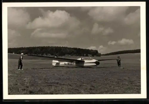 Fotografie Segelflugzeug mit Kennung D-8107 auf dem Degerfeld