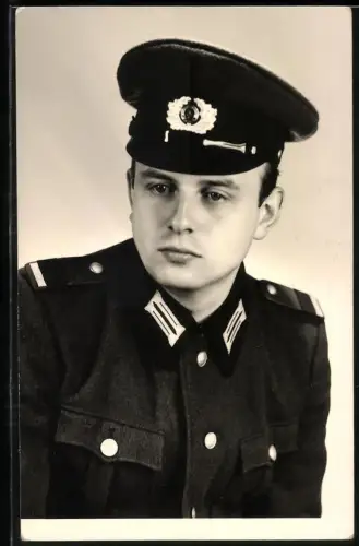 Fotografie NVA Soldate in Uniform