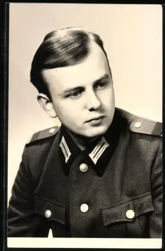 Fotografie NVA Soldat in Uniform