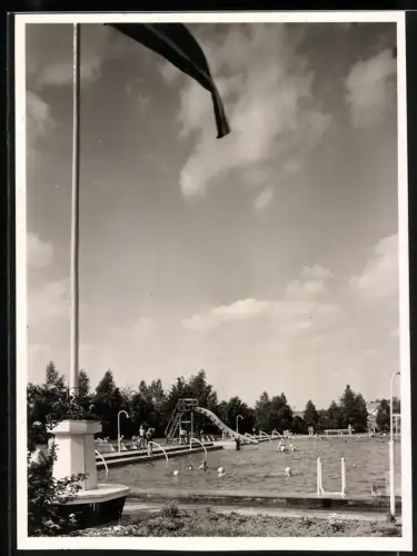 Fotografie Ansicht Münchberg, Blick in das Freibad mit Rutsche