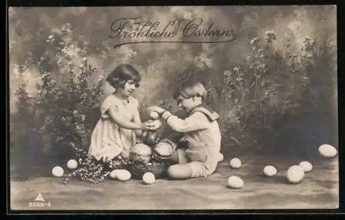 Foto-AK Photochemie Berlin Nr. 5225-4: Zwei Kinder mit einem Korb voller Ostereier