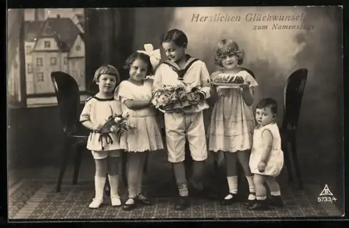 Foto-AK Photochemie Berlin Nr. 5733 /4: Wir gratulieren zum Geburtstage!, Kinder mit Geschenken