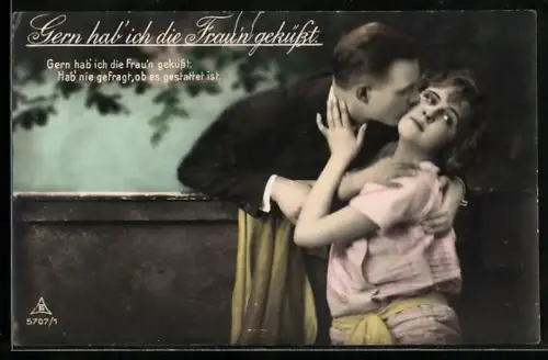 Foto-AK Photochemie Berlin Nr. 5707/1: Mann küsst eine Frau auf die Wange