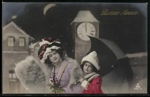 Foto-AK Photochemie Berlin Nr. 7122-3: Frau und Kind in Winterkleidung in einem verschneiten Ort