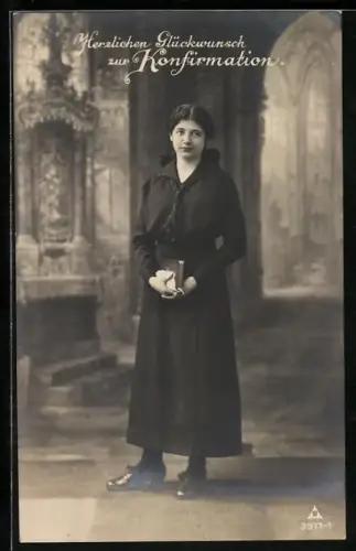 AK Glückwünsche zur Konfirmation, Junge Dame mit Gebetsbuch
