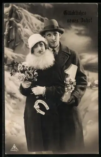 Foto-AK Photochemie Berlin NR 6482 /1: Paar mit Blumen und Hufeisen, Neujahr