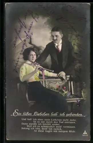 Foto-AK Photochemie Berlin Nr. 5258: Paar an einer Bank vor Parkkulisse