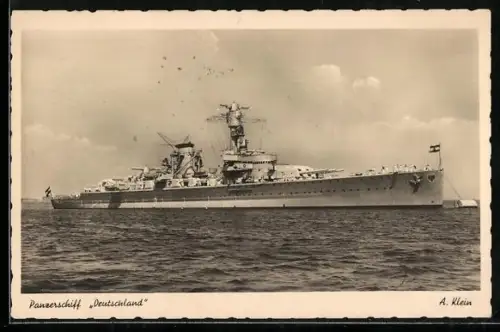 AK Panzerschiff Deutschland unter Reichsmarineflagge an der Festmachertonne
