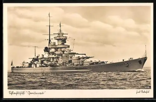 AK Kriegsmarine Schlachtschiff Gneisenau mit Atlantikbug
