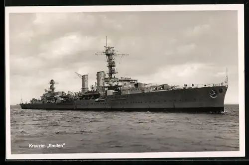 AK Kreuzer Emden der Kriegsmarine auf hoher See