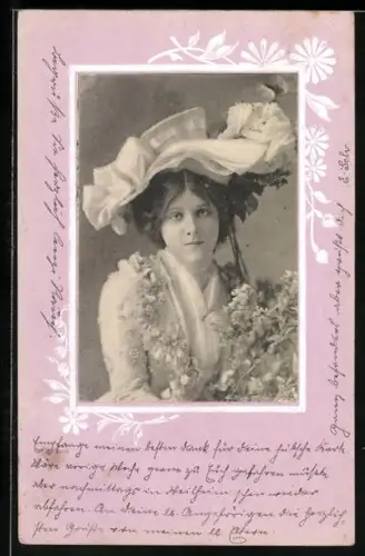 Präge-AK Elegante junge Dame mit Blumenstrauss und Hut, Jugendstil